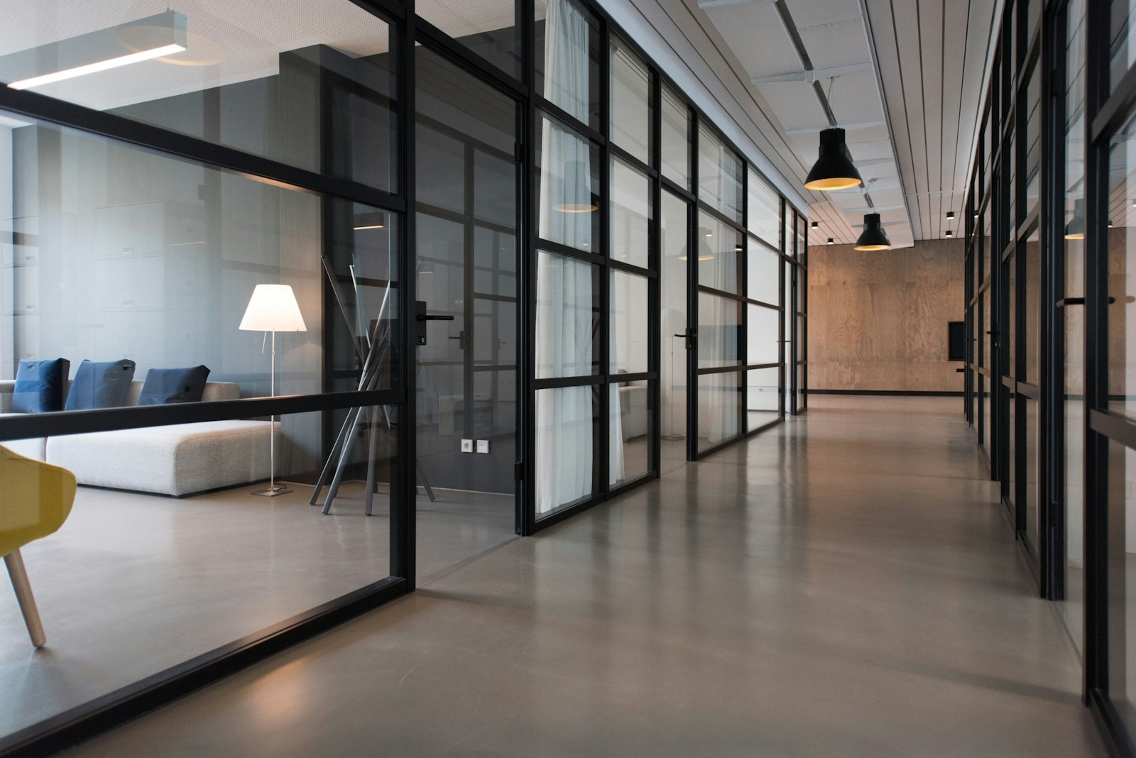 A modern advisory workspace